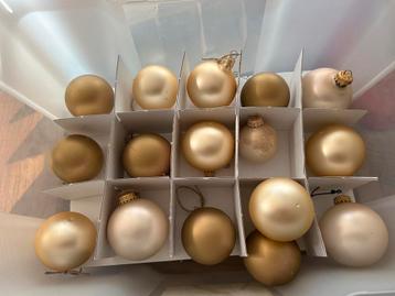Kerstballen 38 stuks  zwart en champagne kleur in box beschikbaar voor biedingen