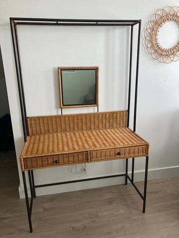 Rotan vintage kaptafel / bureau met spiegel en lades beschikbaar voor biedingen