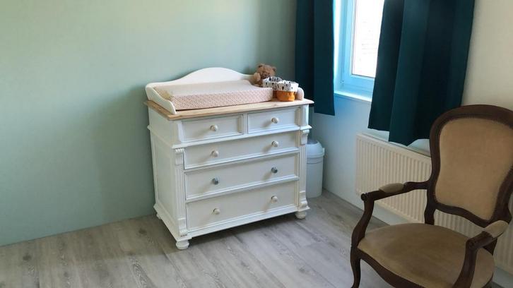 Brocante Commode & Bed inclusief matras en aerosleep, Kinderen en Baby's, Kinderkamer | Commodes en Kasten, Gebruikt, Commode