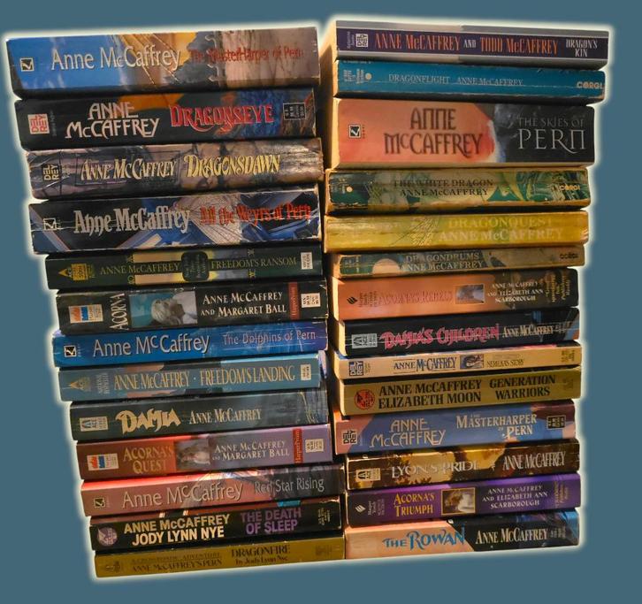 28x - Anne Mccaffrey - Paperback, Boeken, Fantasy, Gelezen, Ophalen of Verzenden