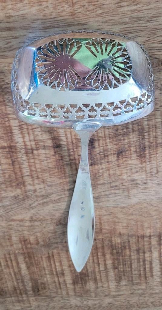 Zilveren strooilepel uit 1822, Antiek en Kunst, Antiek | Goud en Zilver, Zilver, Ophalen of Verzenden