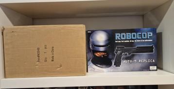 Robocop Autographed NECA Limited Edition Auto-9 Prop Replica beschikbaar voor biedingen