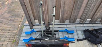 fietsendrager voor 2 fietsen. Zwart en blauw.  beschikbaar voor biedingen