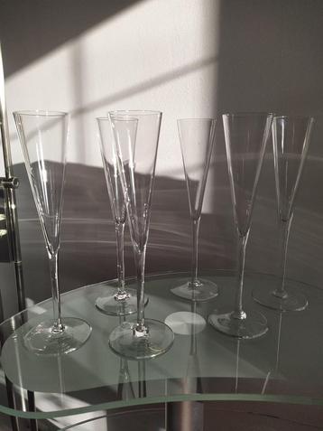 6 heldere kristallen champagne/proseco glazen beschikbaar voor biedingen