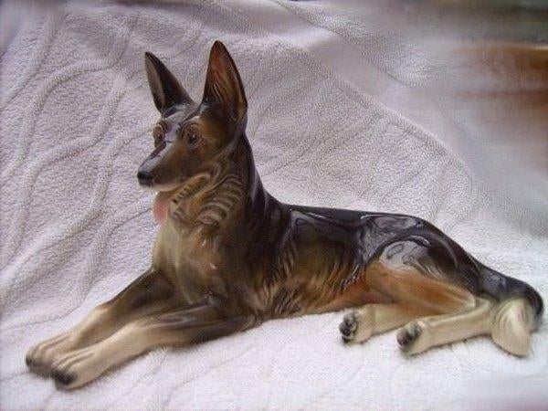 Hertwig Katz - Antiek porseleinen beeld Duitse Herder (897), Ophalen, Zo goed als nieuw, Dier