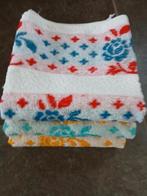 Mooie retro handdoeken, 3 stuks., Huis en Inrichting, Badkamer | Badtextiel en Accessoires, Ophalen, Zo goed als nieuw, Overige kleuren