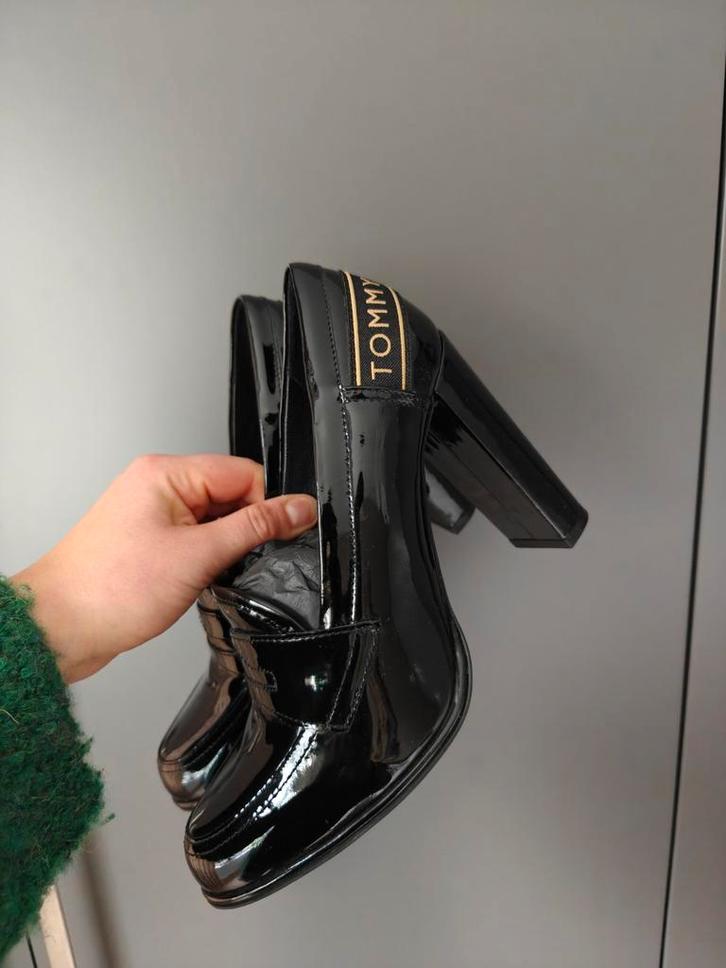 Tommy Hilfiger Hakken - Maat 38, Kleding | Dames, Schoenen, Zo goed als nieuw, Pumps, Zwart, Ophalen of Verzenden