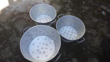 Set van 3 gebruikte pannen beschikbaar voor biedingen