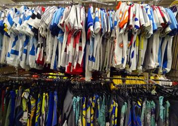 NIEUW Partij van 1800 stuks Dames, Heren en Kinder kleding M beschikbaar voor biedingen