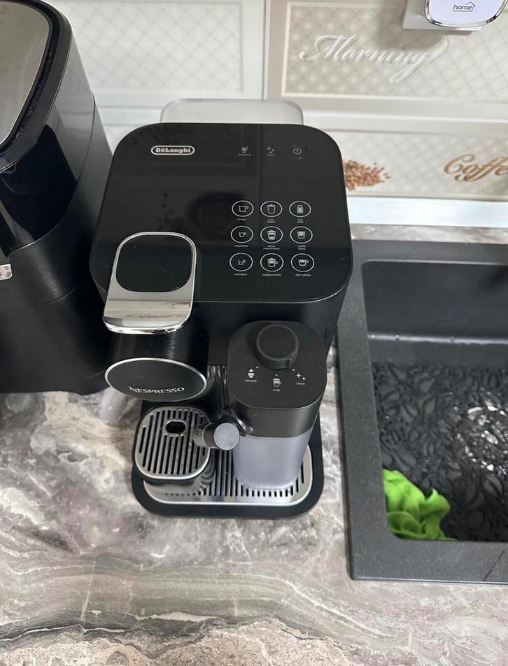 Nespresso Gran Lattissima De’Long, Witgoed en Apparatuur, Koffiezetapparaten, Zo goed als nieuw, Koffiemachine, Ophalen of Verzenden