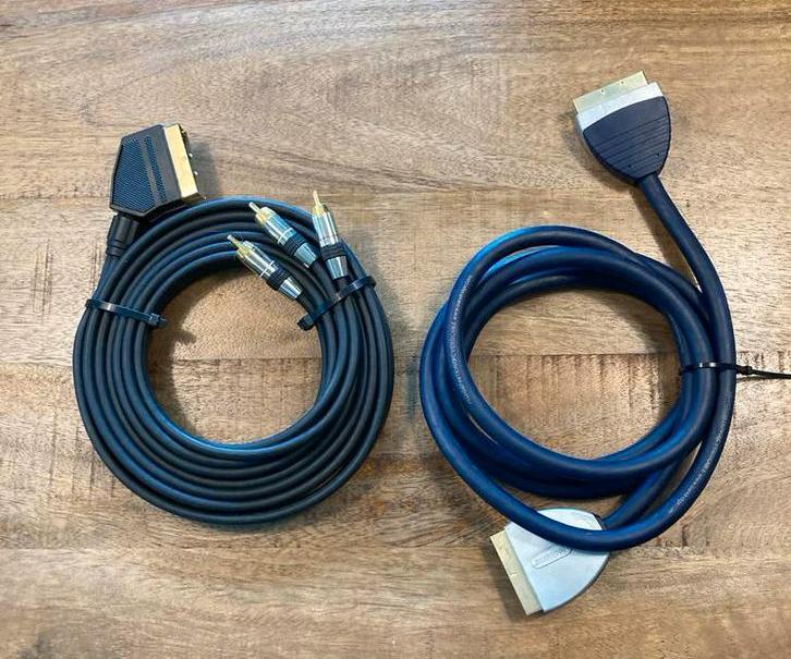 2x SCART kabels - Vergulde aansluitingen, Audio, Tv en Foto, Audiokabels en Televisiekabels, Gebruikt, Scartkabel, Minder dan 2 meter