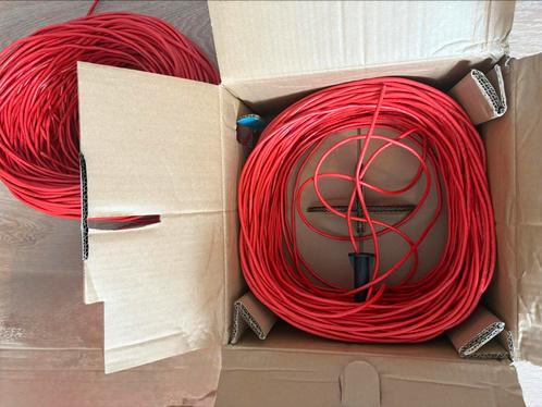 Netwerkkabel ACT cat 5e, 2x 305meter, Doe-het-zelf en Verbouw, Elektra en Kabels, Zo goed als nieuw, Kabel of Snoer, Ophalen of Verzenden