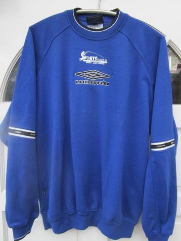 Sportieve, ruime Umbro sweater maat L valt als XL beschikbaar voor biedingen
