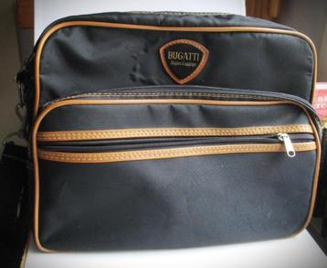 Bugatti Tas~Zwarte Luggage Handtas~34 cm breed en va 27 cm h