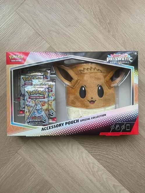 Pokémon TCG Prismatic Evolutions Accessory Pouch, Hobby en Vrije tijd, Verzamelkaartspellen | Pokémon, Nieuw, Losse kaart, Ophalen of Verzenden