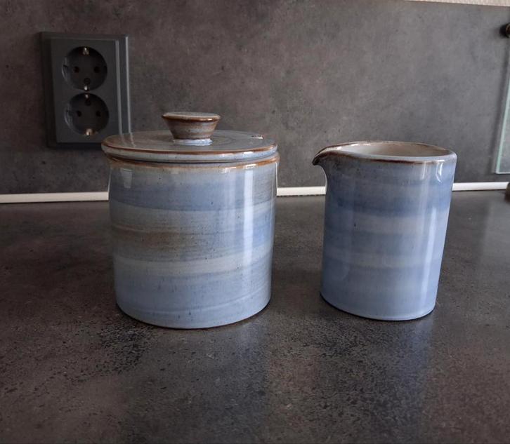 Volendams Aardewerk Blauwe Suikerpot en Melkkan, Huis en Inrichting, Keuken | Servies, Zo goed als nieuw, Overige typen, Overige stijlen