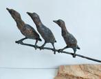 Bronzen Sculptuur Vogels op tak. Brons Beeld op natuursteen, Antiek en Kunst, Verzenden, Brons
