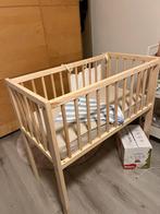 Baby wieg/ co-sleeper +matrassen + hoeslakens en lakens., Kinderen en Baby's, Boxen, Zo goed als nieuw, Ophalen