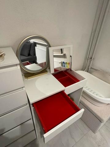 Make-Up. Tafel / Ikea  wit