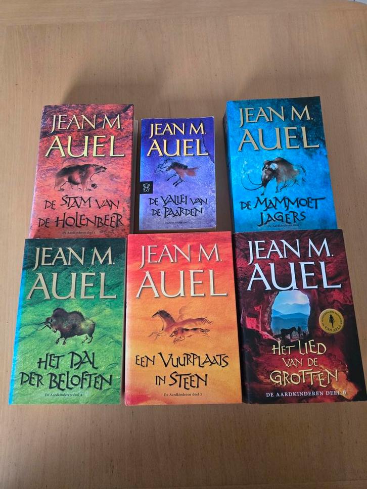 De Aardkinderen - Jean M. Auel - complete serie, Boeken, Romans, Gelezen, Ophalen of Verzenden