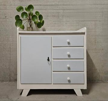 Antieke commode vintage dressoir jaren 50' kinderkamer kast  beschikbaar voor biedingen
