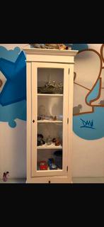 Glazen vitrinekast met zijglas, Ophalen