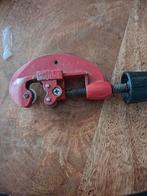 Te koop plijpen snijder, Ophalen