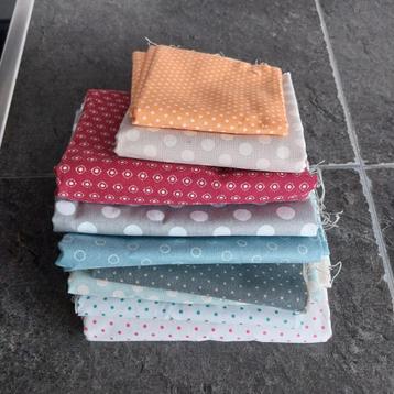 Quiltstofjes Stippel - Diverse Kleuren beschikbaar voor biedingen