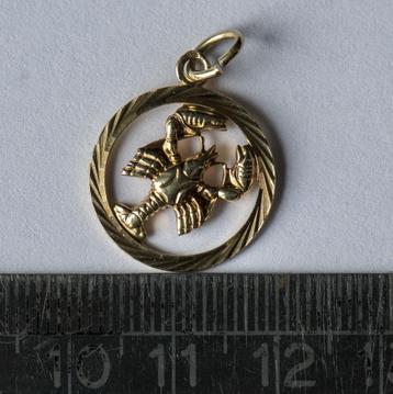gouden hangers te koop beschikbaar voor biedingen