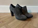 Tods hakken 39 suede grijs, Kleding | Dames, Lage of Enkellaarzen, Ophalen of Verzenden, Zo goed als nieuw, Tods