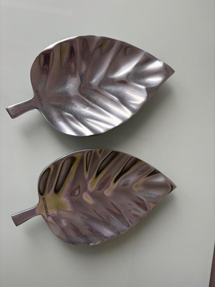 2 Riverdale RVS Schaaltjes Bladvorm, Huis en Inrichting, Woonaccessoires | Schalen en Manden, Zo goed als nieuw, Schaal, Overige vormen