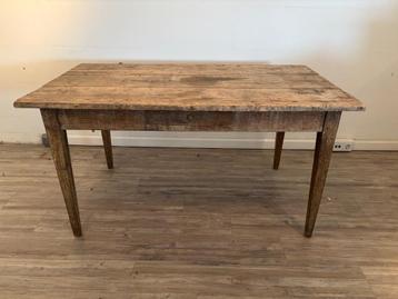 Antieke Franse houten brocante tafel beschikbaar voor biedingen