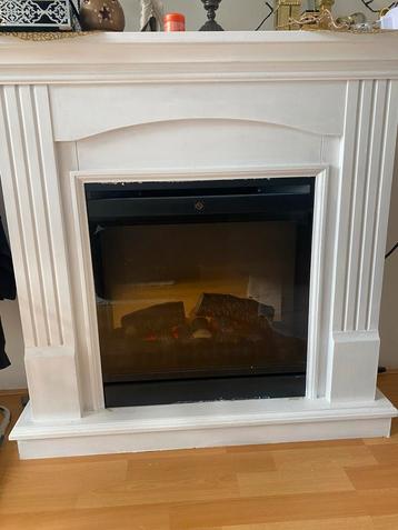 Elektrische haard met schouw beschikbaar voor biedingen