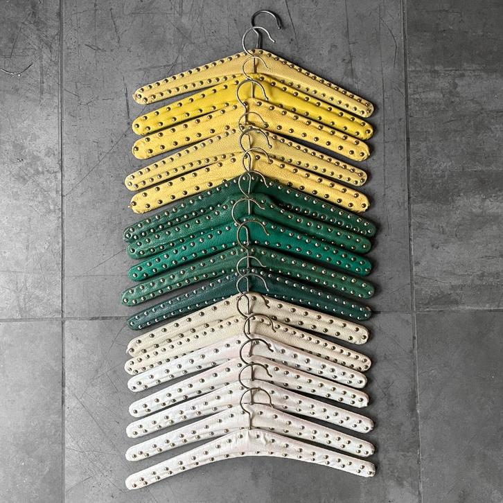 Vintage, retro kledinghangers met skaileer en studs, p. stuk, Kleding | Dames, Kledinghangers, Gebruikt, Volwassenen, Ophalen of Verzenden