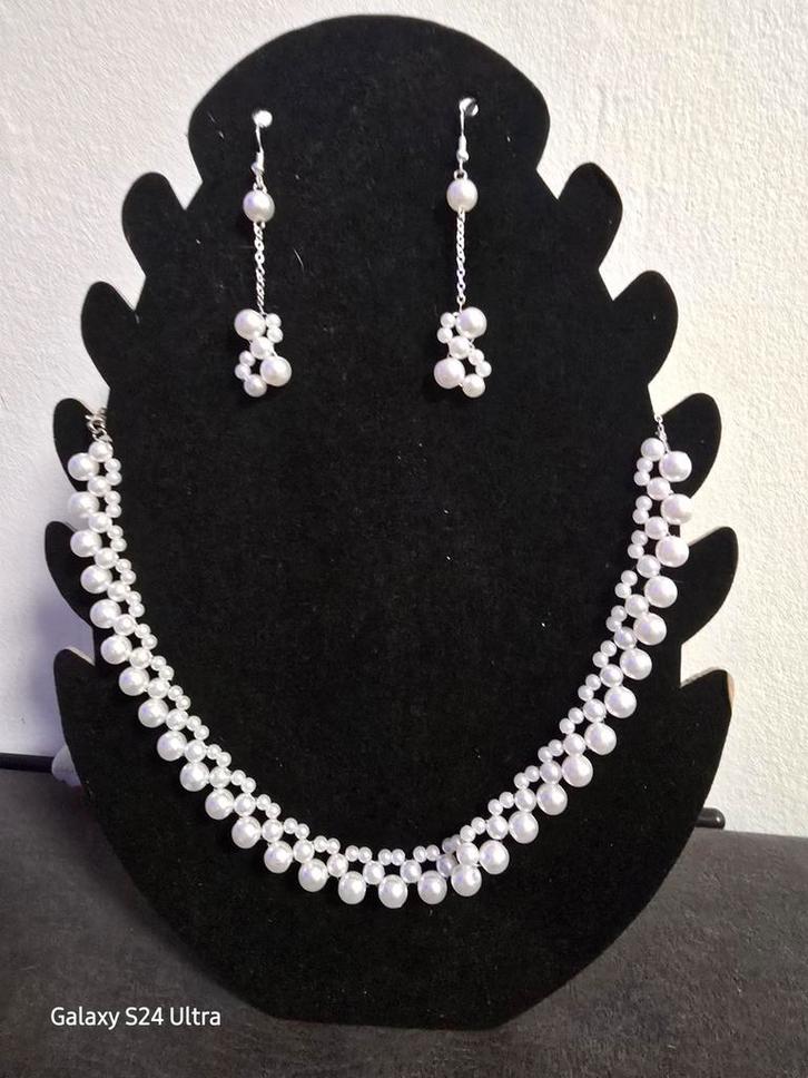 Prachtige witte sieradenset - ketting en oorbellen, Sieraden, Tassen en Uiterlijk, Kettingen, Ophalen of Verzenden
