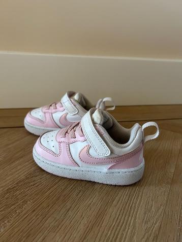 Z.g.a.n. Sneakers / gympen, roze wit van Nike, maat 21 beschikbaar voor biedingen