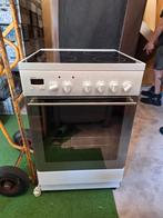 Elektrisch fornuis met kookplaat en oven perilex stekker, Ophalen, 4 kookzones, Zo goed als nieuw, 85 tot 90 cm