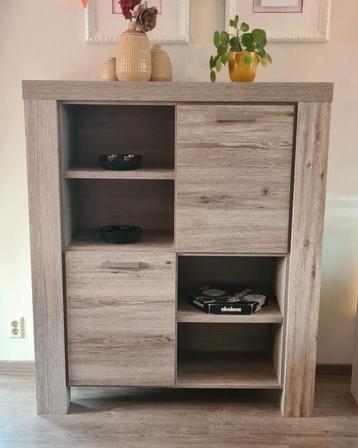 (Wand)kast, 2 vakken en 2 kastjes, 155x132x50 (HxBxD)  beschikbaar voor biedingen