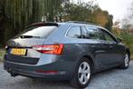 Skoda Superb Combi iV 218PK DSG HYBRID BUSINESS TREKHAAK/NAV, Auto's, Skoda, 12 maanden, Gebruikt, 4 cilinders, Bluetooth