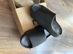 Yeezy Slides | ONYX 42 (size 8), Nieuw, Slippers, Ophalen of Verzenden, Yeezy