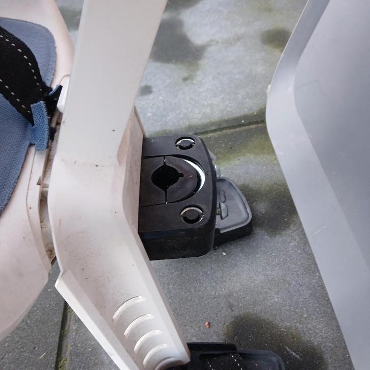 Bobike kinderzitje met windscherm, Fietsen en Brommers, Fietsaccessoires | Fietsstoeltjes, Gebruikt, Voorzitje, Voetsteuntjes