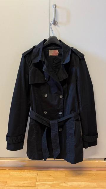 Zwarte korte trenchcoat van Saint Tropez beschikbaar voor biedingen