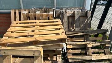 Gratis gebruikte houten pallets – in goede staat beschikbaar voor biedingen