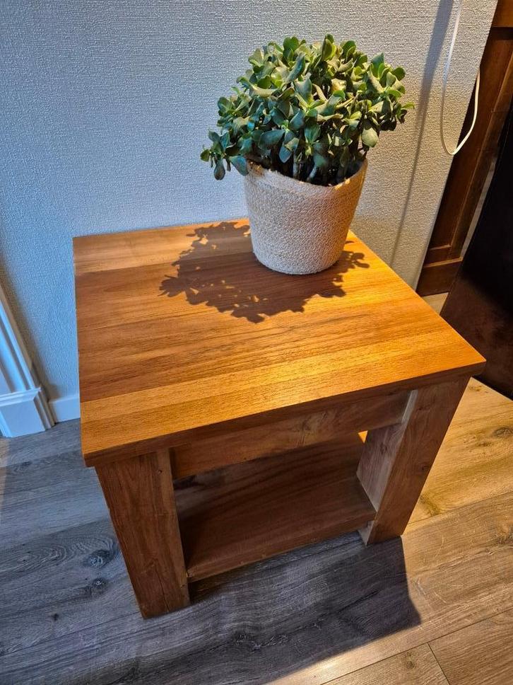 Stevige teakhout bijzettafel, Huis en Inrichting, Tafels | Bijzettafels, Zo goed als nieuw, Vierkant, 45 tot 60 cm, Minder dan 55 cm