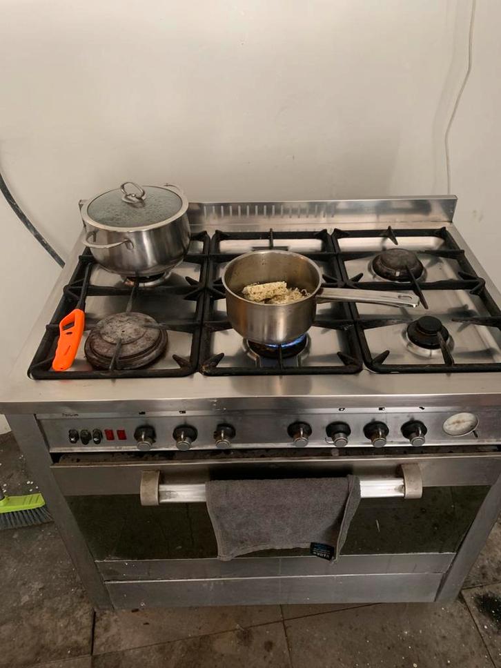 Gas fornuis  pelgim, Witgoed en Apparatuur, Fornuizen, Zo goed als nieuw, Vrijstaand, Gas, 5 kookzones of meer, 60 cm of meer