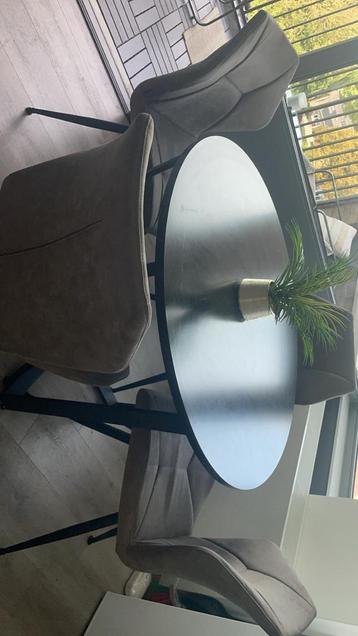 Eetkamerstoelen (kuip) beschikbaar voor biedingen