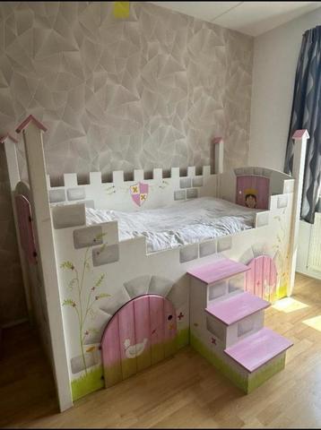 Uniek Princes kasteel bed + kast beschikbaar voor biedingen