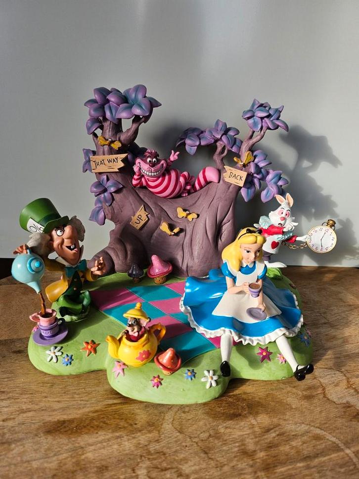Alice in Wonderland Beeld - Disneyland Parijs, Verzamelen, Dierenverzamelingen, Zo goed als nieuw, Beeldje of Figuurtje, Overige soorten