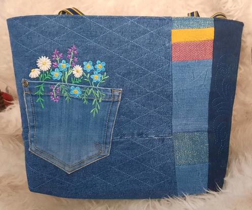 Handgemaakte Denim Shopper met Bloemen, Sieraden, Tassen en Uiterlijk, Tassen | Damestassen, Nieuw, Shopper, Blauw, Ophalen of Verzenden
