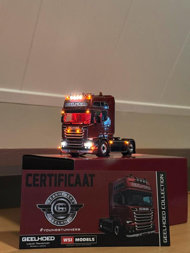 Wsi Scania van Geelhoed met verlichting., Hobby en Vrije tijd, Modelauto's | 1:50, Zo goed als nieuw, Bus of Vrachtwagen, Overige merken